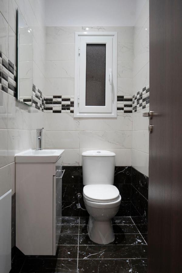 2 Bedroom Condo With Dream Balcony Атина Екстериор снимка